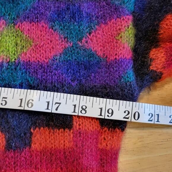 Vintage Hand-Knitted Colourful Geometric Sweater size large - Picture 5 of 9